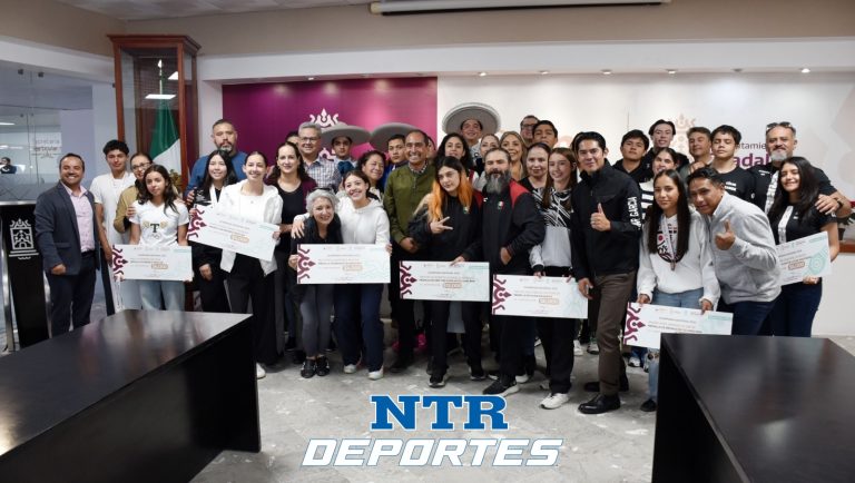 Deportistas guadalupenses reciben becas deportivas