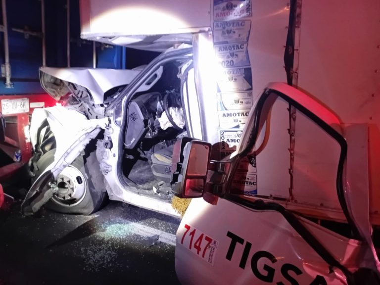Camioneta y quinta rueda se impactan, hay un lesionado