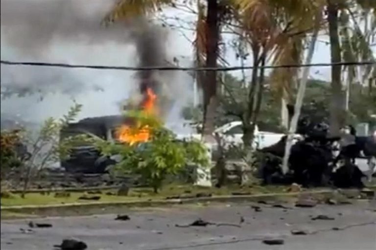 Atacan con explosivo cuartel de comunitarios en Michoacán