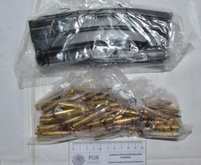 Sentencian a dos por portación de armas y narcomenudeo