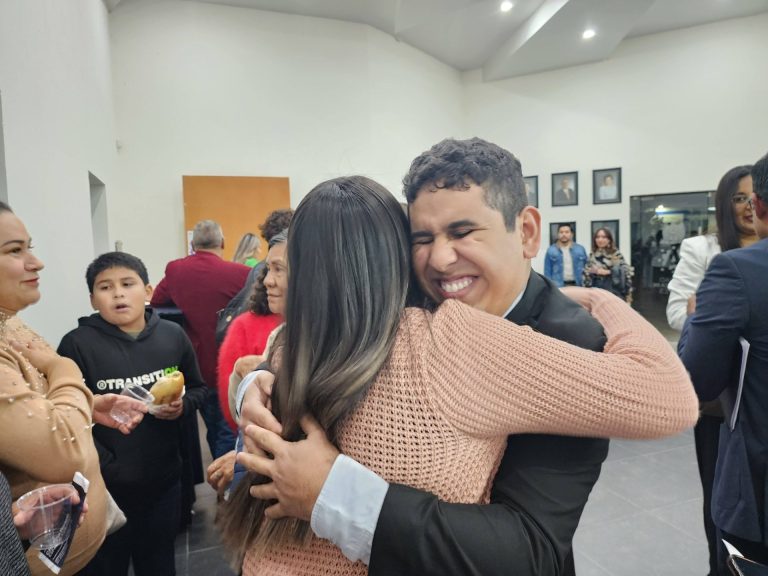 Christian Horacio, primer licenciado en Canto con discapacidad visual