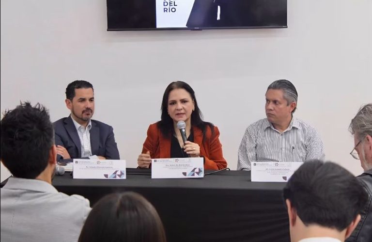 Presentan “Luz en la Sombra” en la FIL Guadalajara