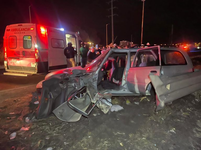 Aparatoso choque deja tres lesionados
