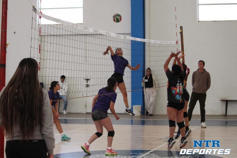 Ciencias Químicas campeonas de Voleibol Femenil