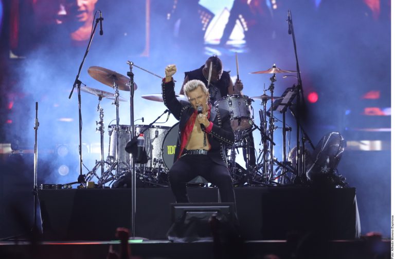 Con lesión, Billy Idol celebra 70 años con show en CDMX