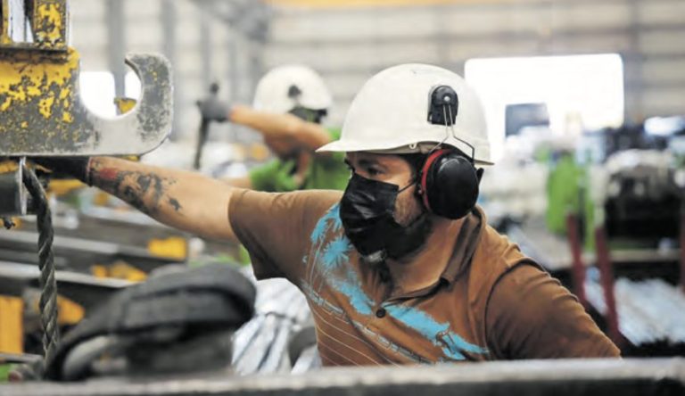 Crece PIB estatal 4.9%