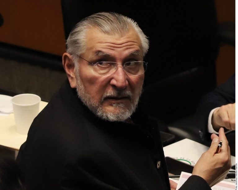 Dispone a discreción de ¡$1,900 millones!