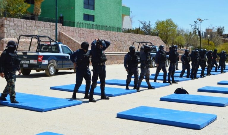 Egresan 300 nuevos agentes policiales