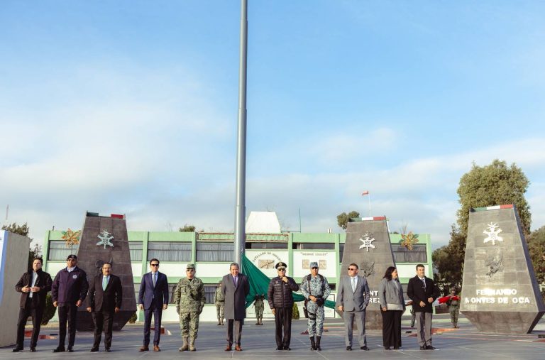 Encabeza DMA Honores a la Bandera