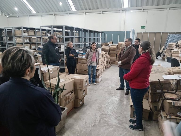 Capacitan a servidores públicos en gestión documental