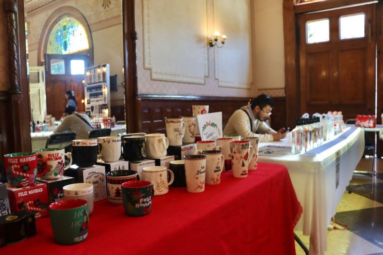Inauguran bazar navideño en el Teatro Calderón