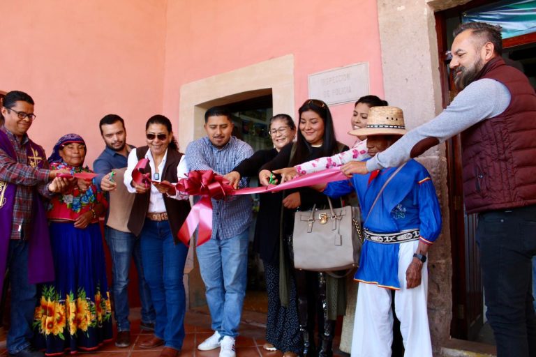 Inauguran tienda artesanal Valarte
