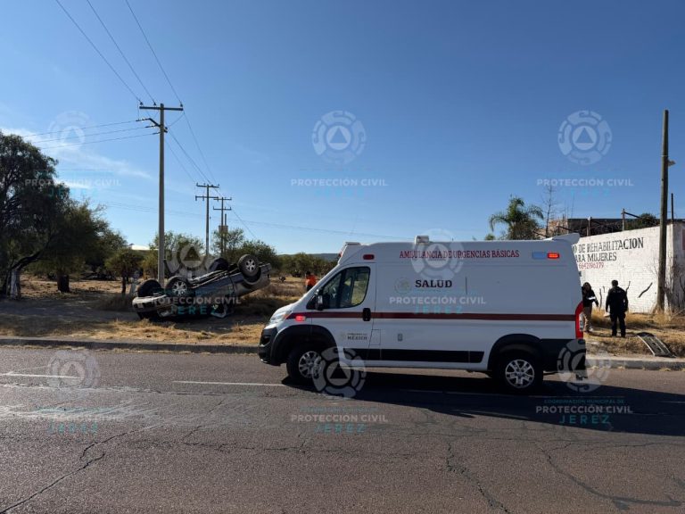 Hombre pierde la vida en aparatosa volcadura