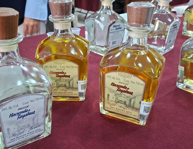 Mezcal Tayahua gana triple oro