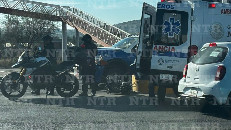 Motociclista sale lesionado tras percance vial