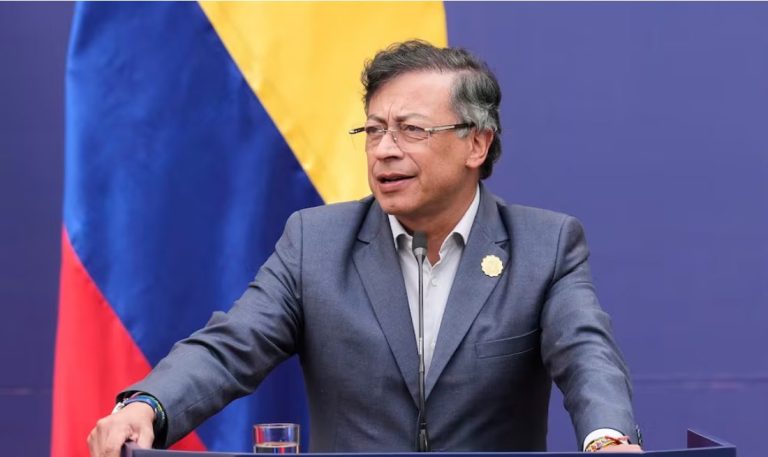 Pide Petro libertad de mercenarios colombianos en Ucrania