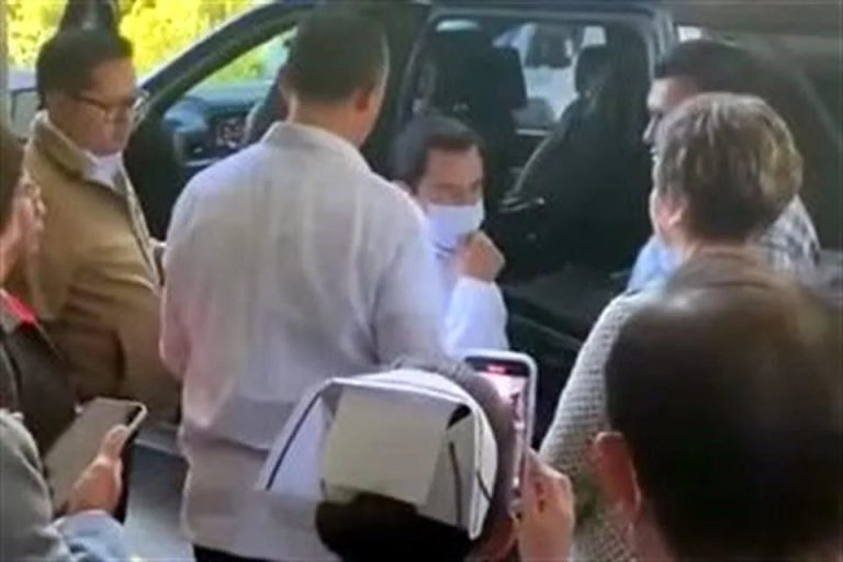 Promete Nahle pago en efectivo de bonos para el sector salud