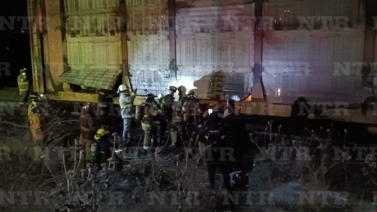 Se incendia vagón de tren; transportaba vehículos