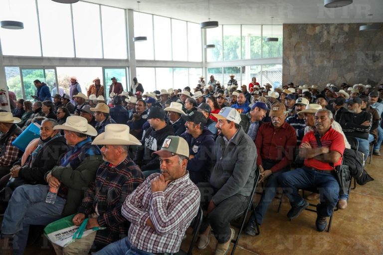 Entrega Conagua 30 títulos de concesiones de pozos agrícolas