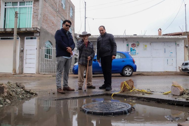 Rehabilitan red de drenaje en el Barrio Santa Rita