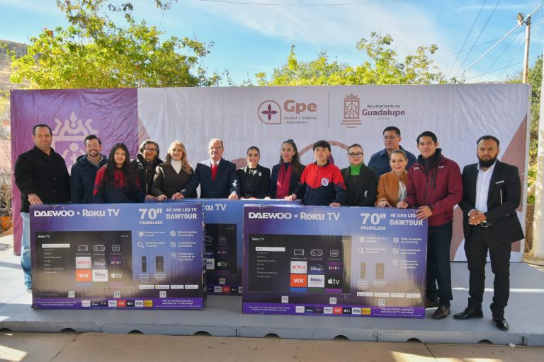 Entregan pantallas a secundaria de Guadalupe