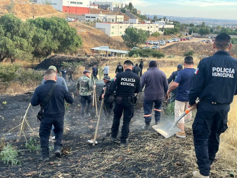Sofocan incendio en vialidad San Simón
