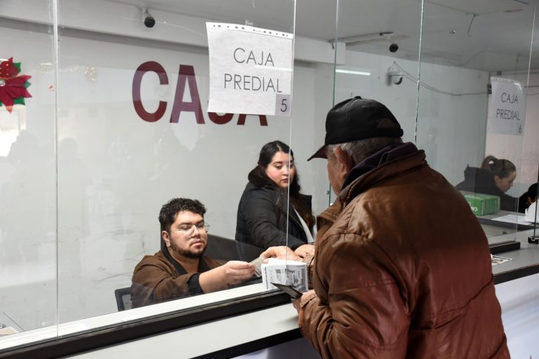 Cumplen guadalupenses con pago de predial