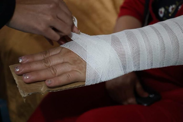 Capacitan a vecinos de La Minera en primeros auxilios