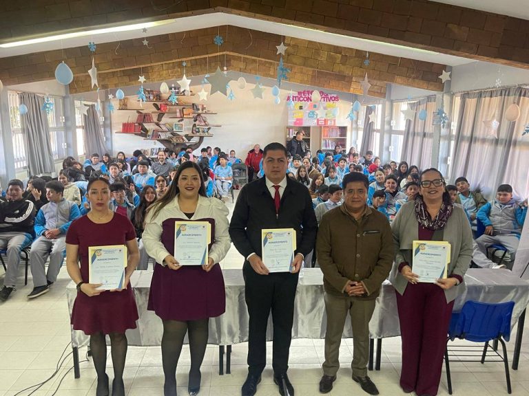 Imparten conferencias sobre las amenazas en entornos digitales