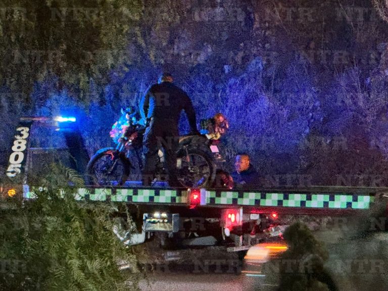 Motociclista abandona a su acompañante tras derrapar sobre el bulevar