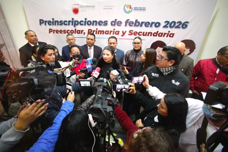 Abren más de 74 mil espacios en educación básica
