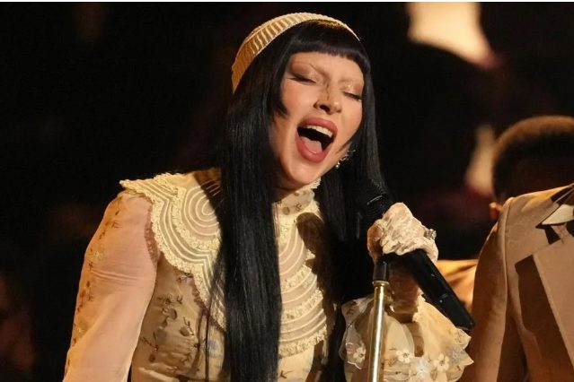 Alza Lady Gaga la voz contra ICE en concierto en Tokio