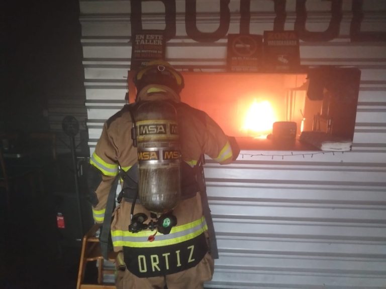 Controlan incendio en local de comida