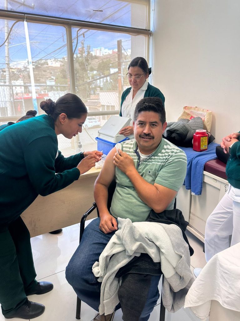 Intensifican jornadas de vacunación contra enfermedes respiratorias