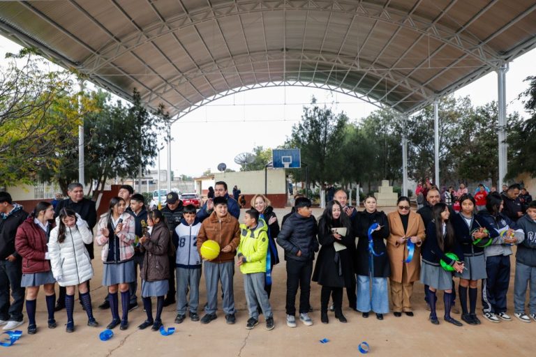 Construyen domos en escuelas de 3 comunidades