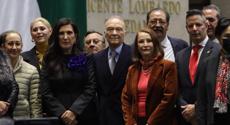 Rinde Gertz Manero protesta como Embajador