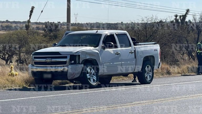 Se impactan dos camionetas en la federal 45