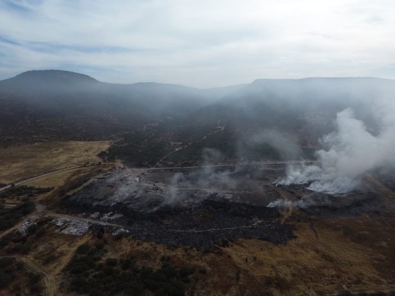 Se reactiva incendio en basurero de Jerez