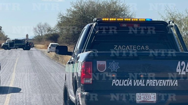 Volcadura en la federal 44 deja daños materiales