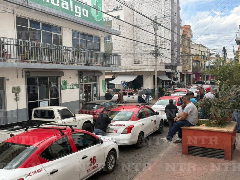 Denuncian taxistas monopolio en Tlalte