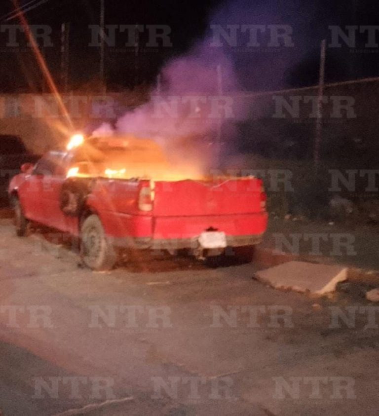 Se incendia camioneta por cortocircuito
