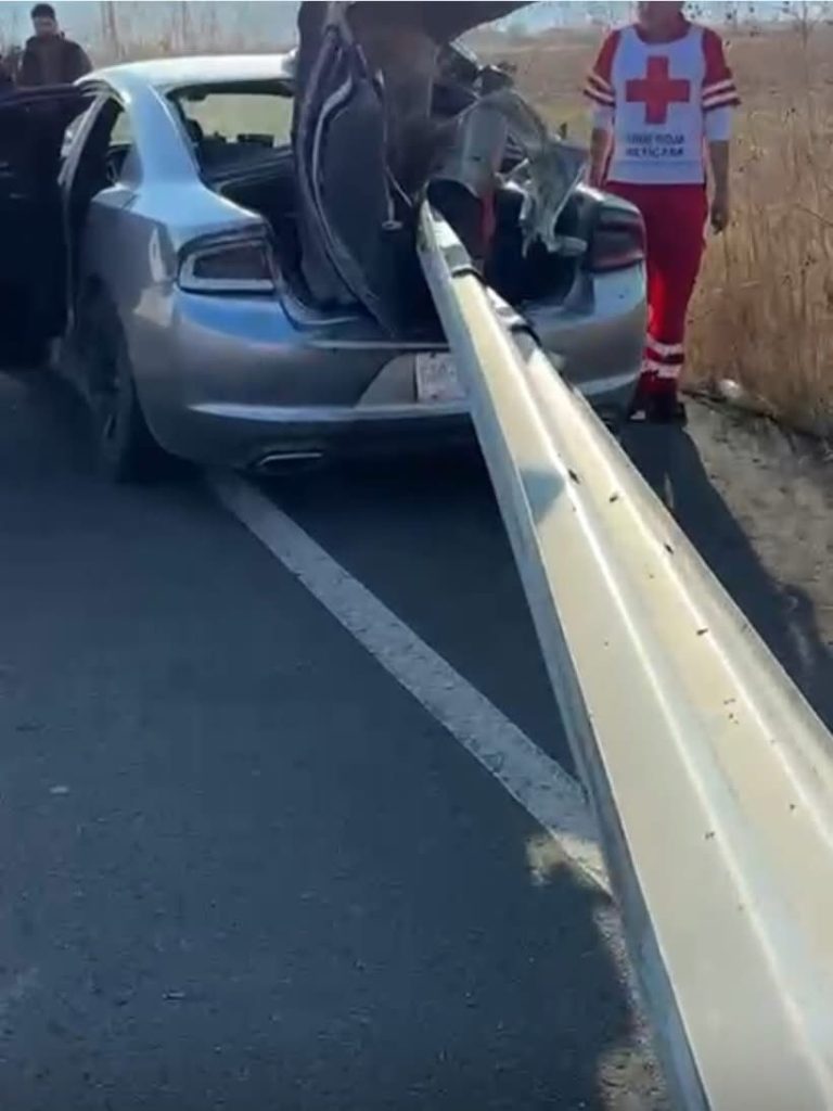 Muere hombre en accidente carretero; uno más resulta lesionado