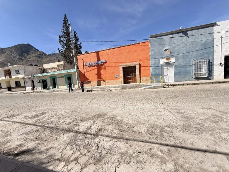 Tras 20 años, pavimentan las calles de Concepción del Oro