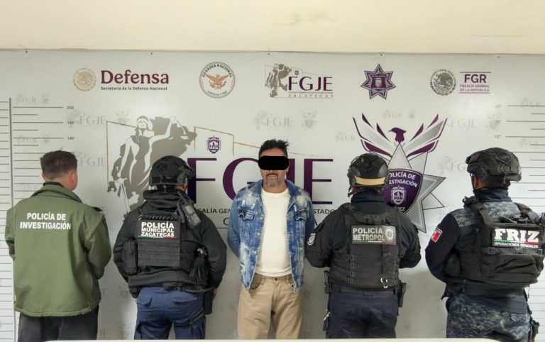 Detienen a tres hombres relacionados con el incendio de un vehículo