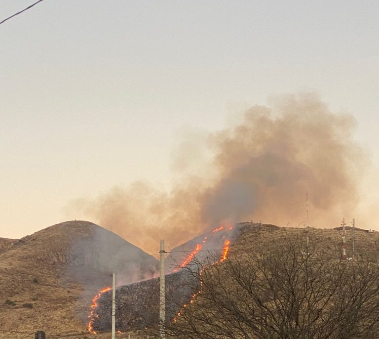 Se incendia cerro de las Antenas en Ojocaliente