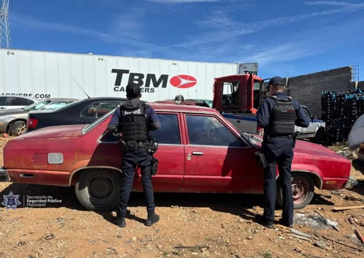 Asegura PMZ vehículo con placas sobrepuestas