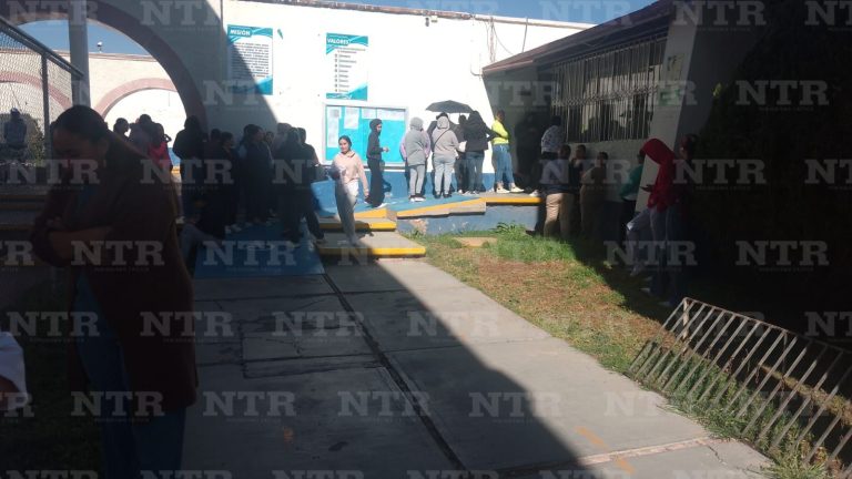 Queda mal la escuela y suspenden imposición de cofias