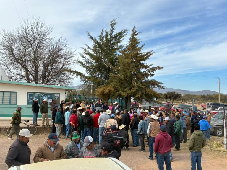 Agricultores bloquean centro de acopio en Río Grande