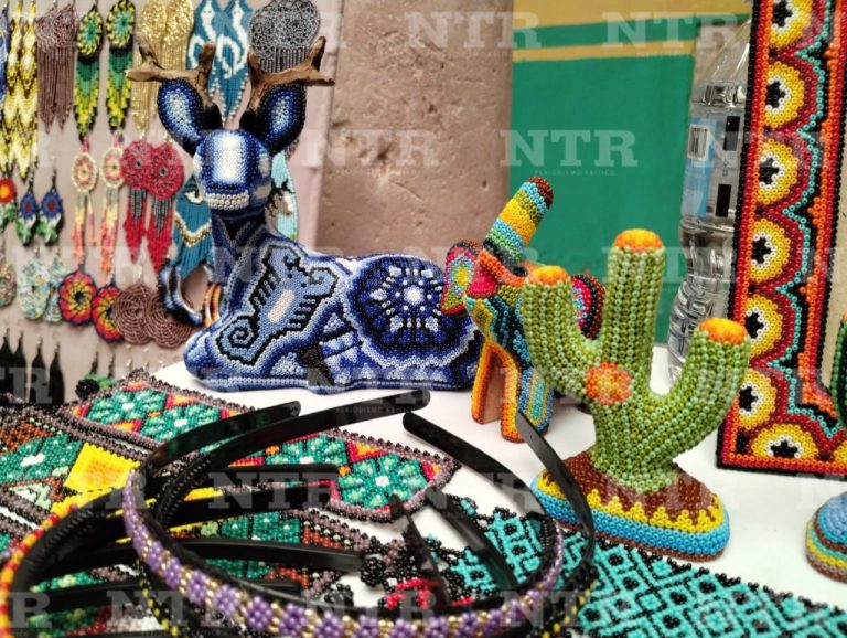 Artesanas acercan cultura wixárika