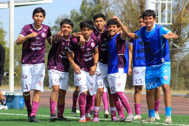 Con doblete de Leo Flores, Mineros gana en casa